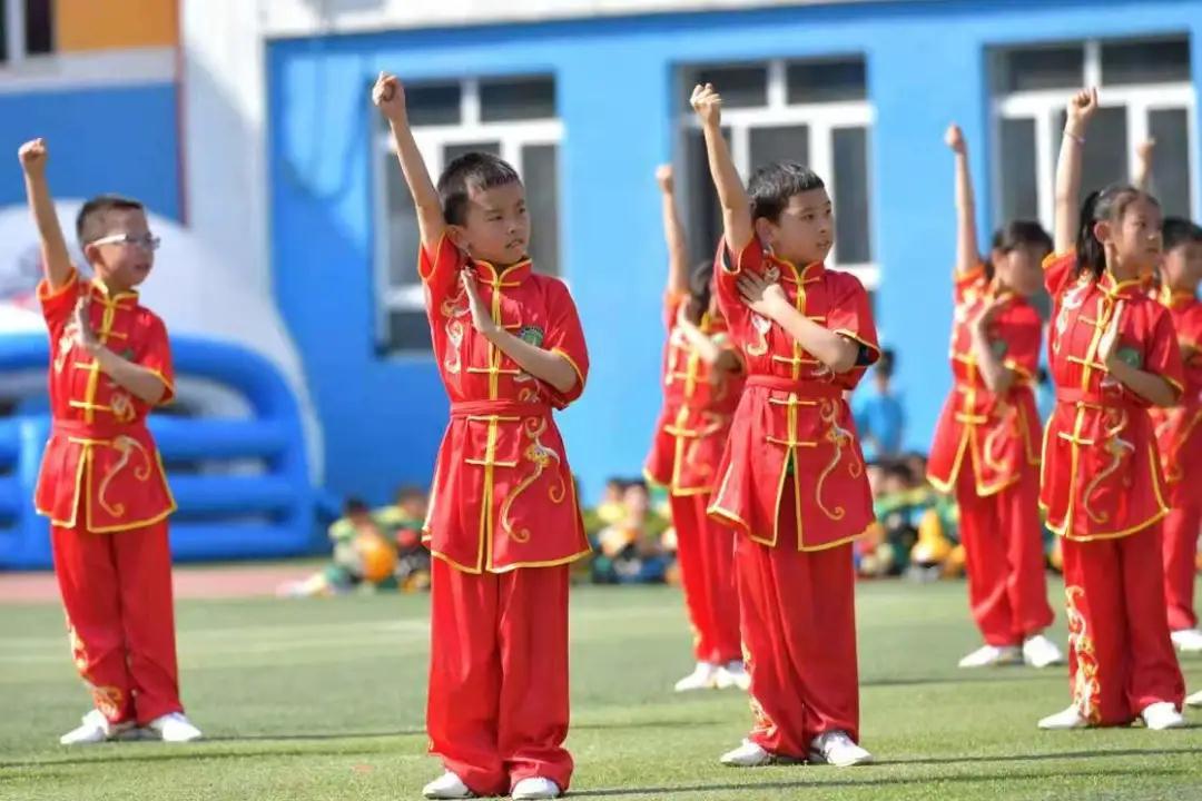 一百多人体育节开场,体育1000人活动