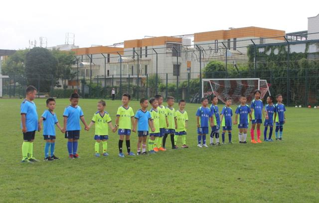 变向转身过人,转身过人和变向过人哪个实用