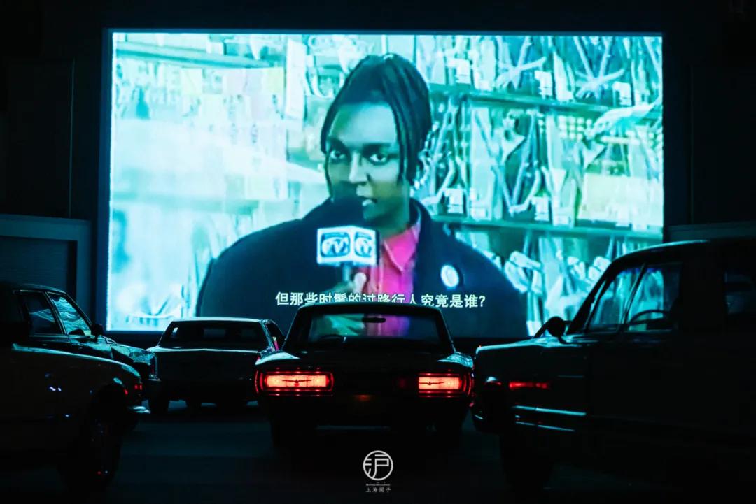 坐在车里看露天电影,坐在车里看电影也是一种享受