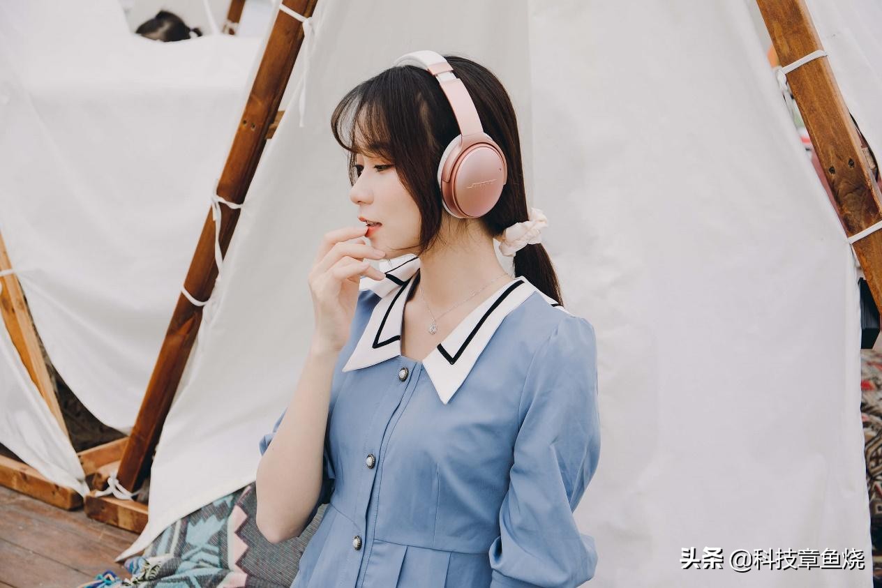 你说我馋BoseQC35II的颜色，其实我更馋它的声音