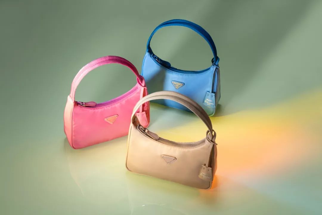 prada目前最火的包,prada复古包