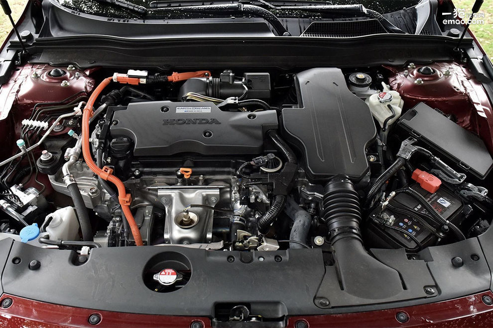 家用b级轿车凯美瑞雅阁天籁迈腾,雅阁2022款幻夜尊贵和凯美瑞2.5g