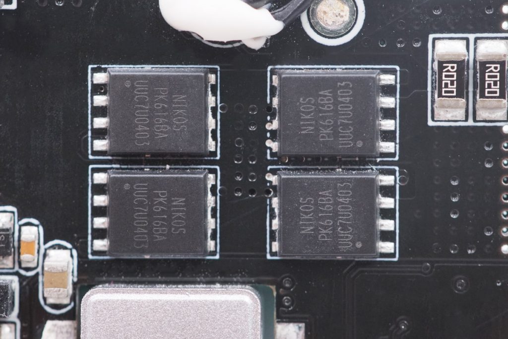 巨能移动电源拆解,绿巨能移动电源评测