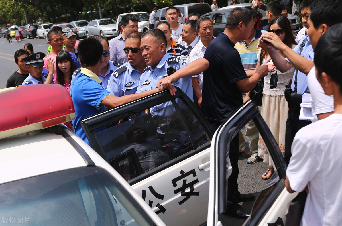 被人打了千万别还手学会正当防卫,被殴打时可不可以还手不触犯法律