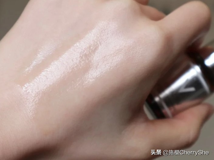 左旋vc精华的作用与功效,vc精华的功效与作用