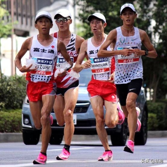 半马破世界纪录视频,打破全马亚洲纪录的跑鞋