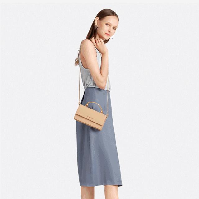 女生都应该有一款小ck,适合男生的小ck