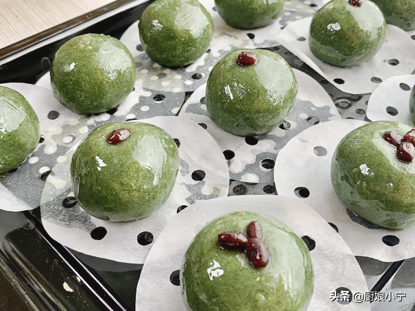 清明节吃青团青团该怎么做,清明节做的青团