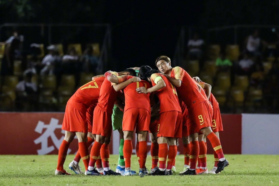 国足遭重创对手创亚洲纪录,国足1-3憾负越南回放