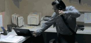 耳机孔和充电孔一体怎么使用,耳机孔和充电孔可以用一个么