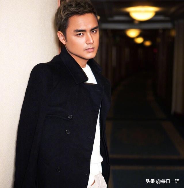 明道抱娃出游父爱爆棚,明道官宣当爸爸照片