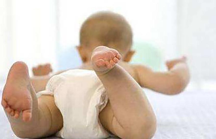 宝宝总放大臭屁是怎么回事,为什么宝宝放屁味道跟母亲的一样