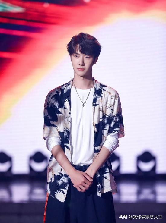 周震南帅气穿搭,周震南穿衬衫图片