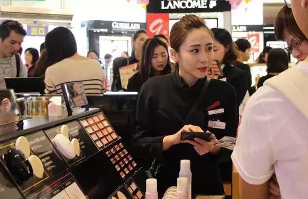 内地人被香港人歧视，应该如何维权？