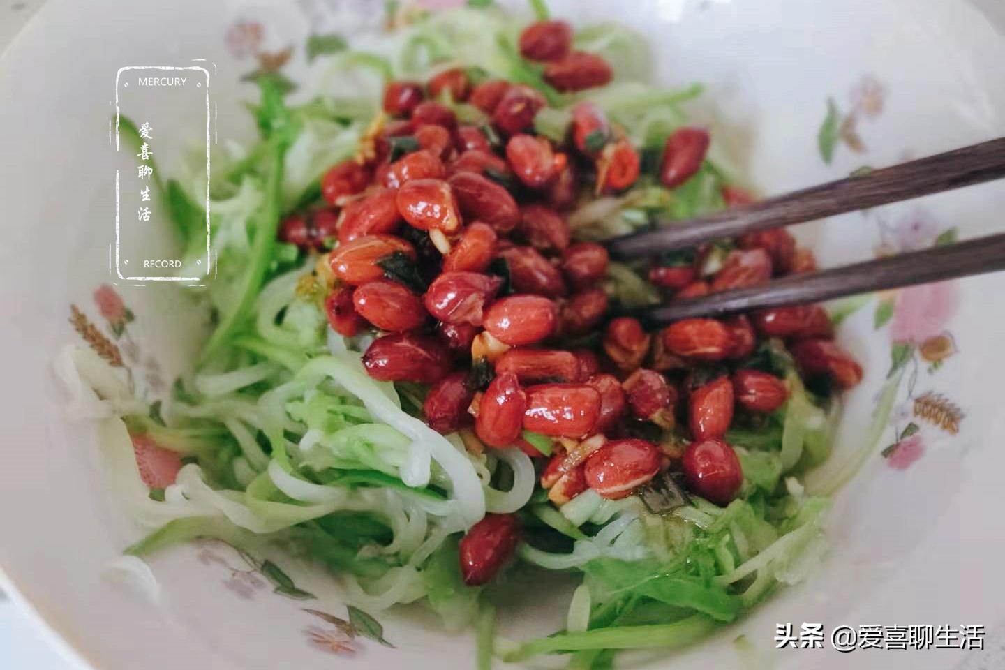 夏至后这菜正当季,买来擦丝加花生一起拌,酸香开胃,天热吃真爽