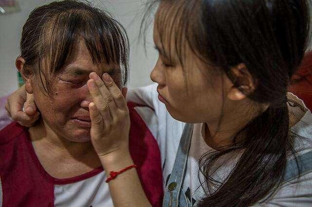 高三女生挤出“母乳”，仍坚称自己是处女，医生的话让妈妈泪目