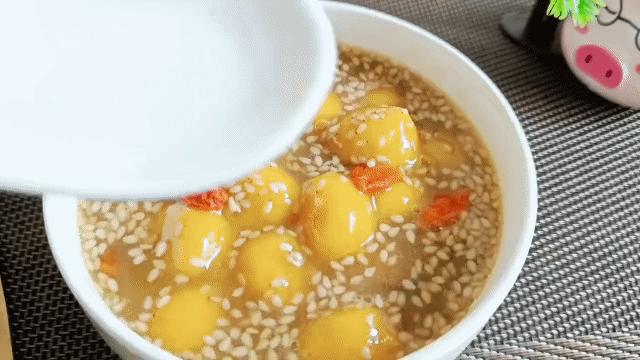 入秋后女人常喝这三红汤,入秋后女人一定要喝一杯红糖