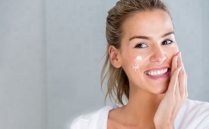 四十岁女人护肤品使用顺序,套装护肤品怎么使用顺序图