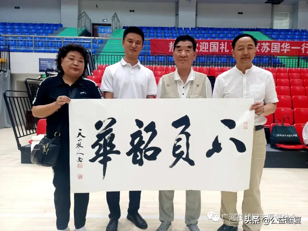 原八一男篮中锋马占福视频,篮球运动员马占福照片