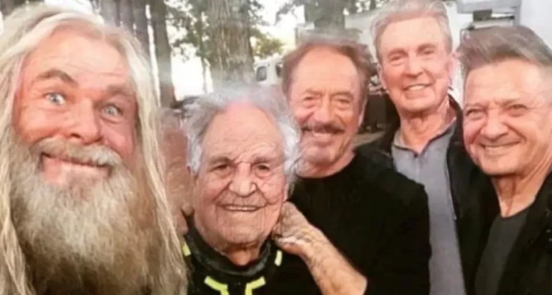 faceapp怎么让两个人都变老,变老软件faceapp要付费吗