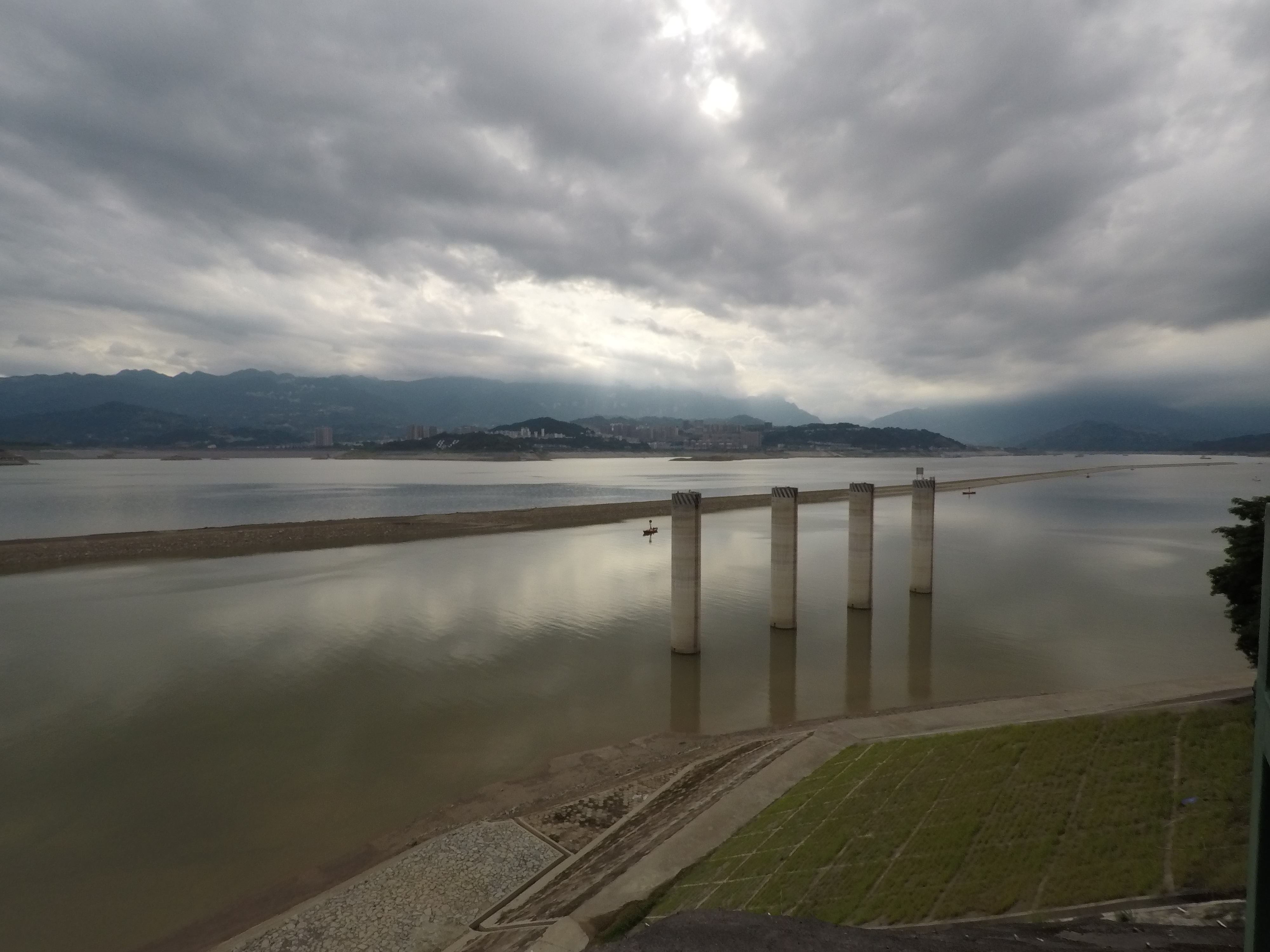 宜昌至三峡大坝自驾需要几个小时,从武汉的黄鹤楼到宜昌的三峡大坝