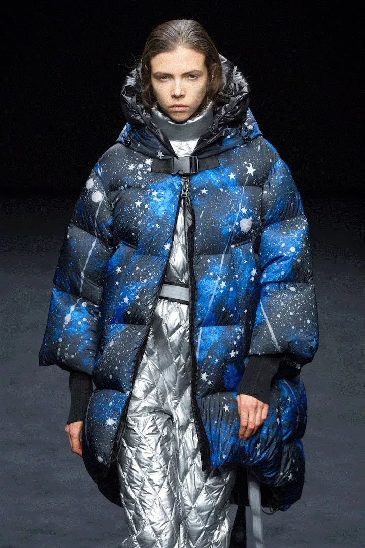 为了抢全球大咖都在翻牌的羽绒服，我差点挤晕在波司登...