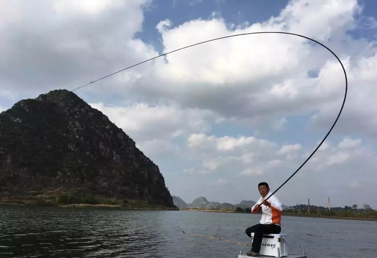 鱼竿中鱼怎样的幅度才是有腰力,鱼竿的腰力好与不好的区别