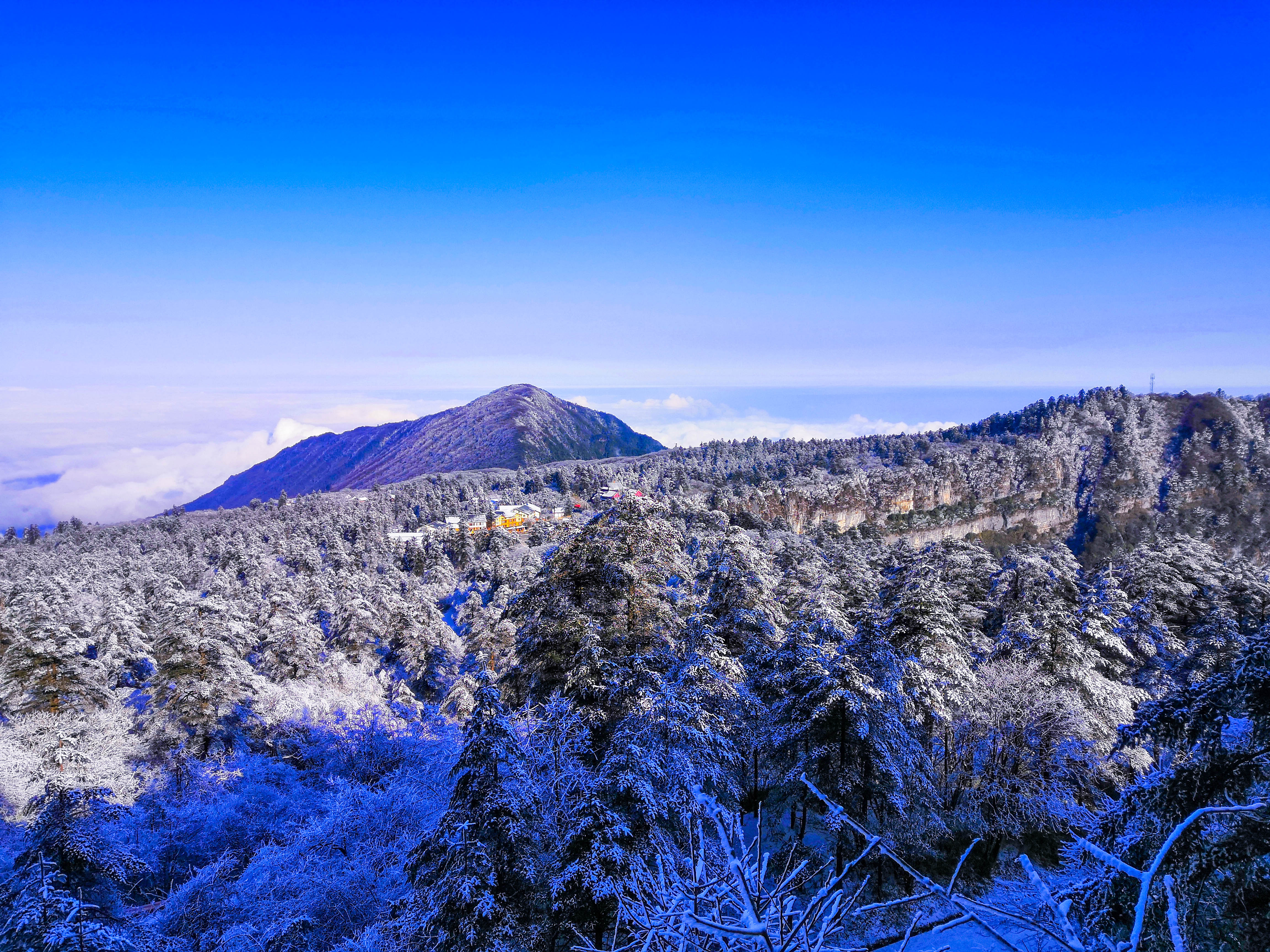 峨眉山冬雪仙境,峨眉山象城旅游