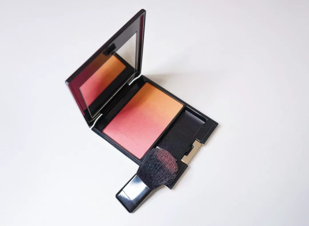 早就该买美容仪、水之密语、大宝天天见，本月爱用让你嗨皮又逆龄