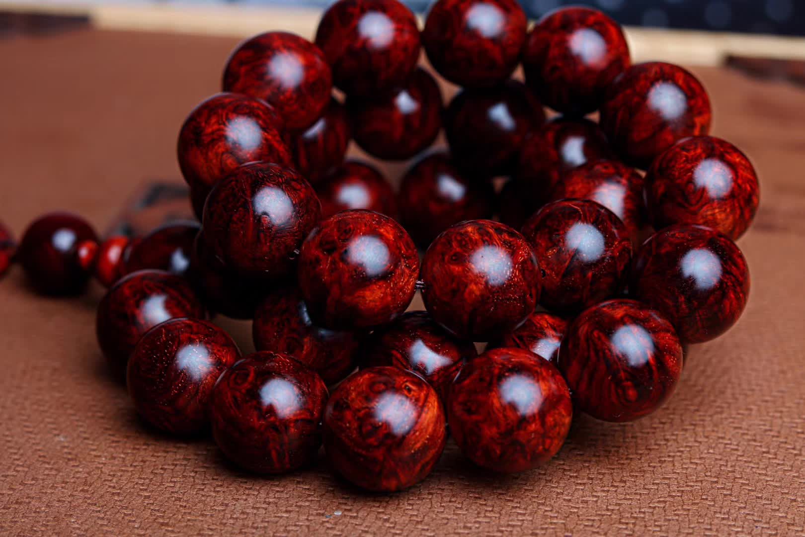 花梨木手串开裂怎么办,红木手串开裂什么原因