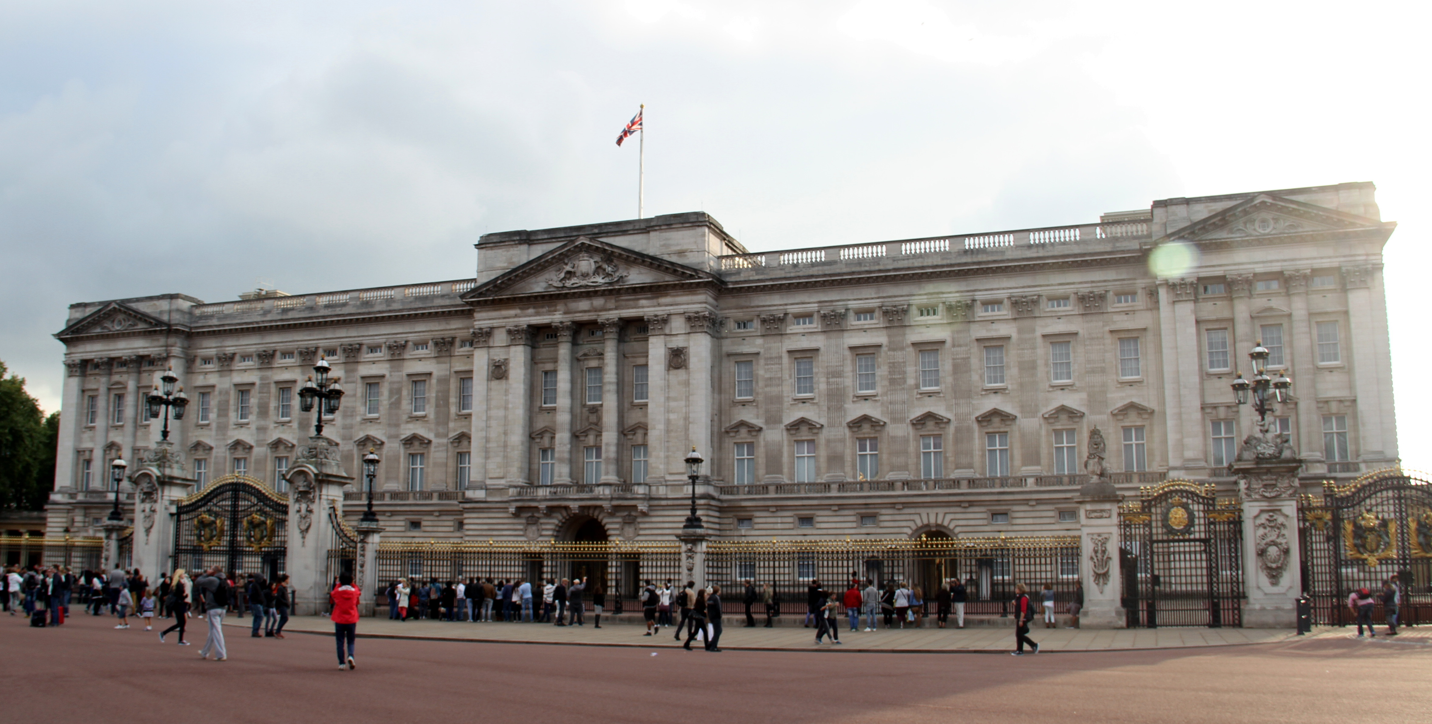 英国真正的白金汉宫,英国王室白金汉宫门口