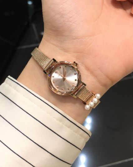 去年买了块表超耐磨,我买了个表挺耐磨的什么意思