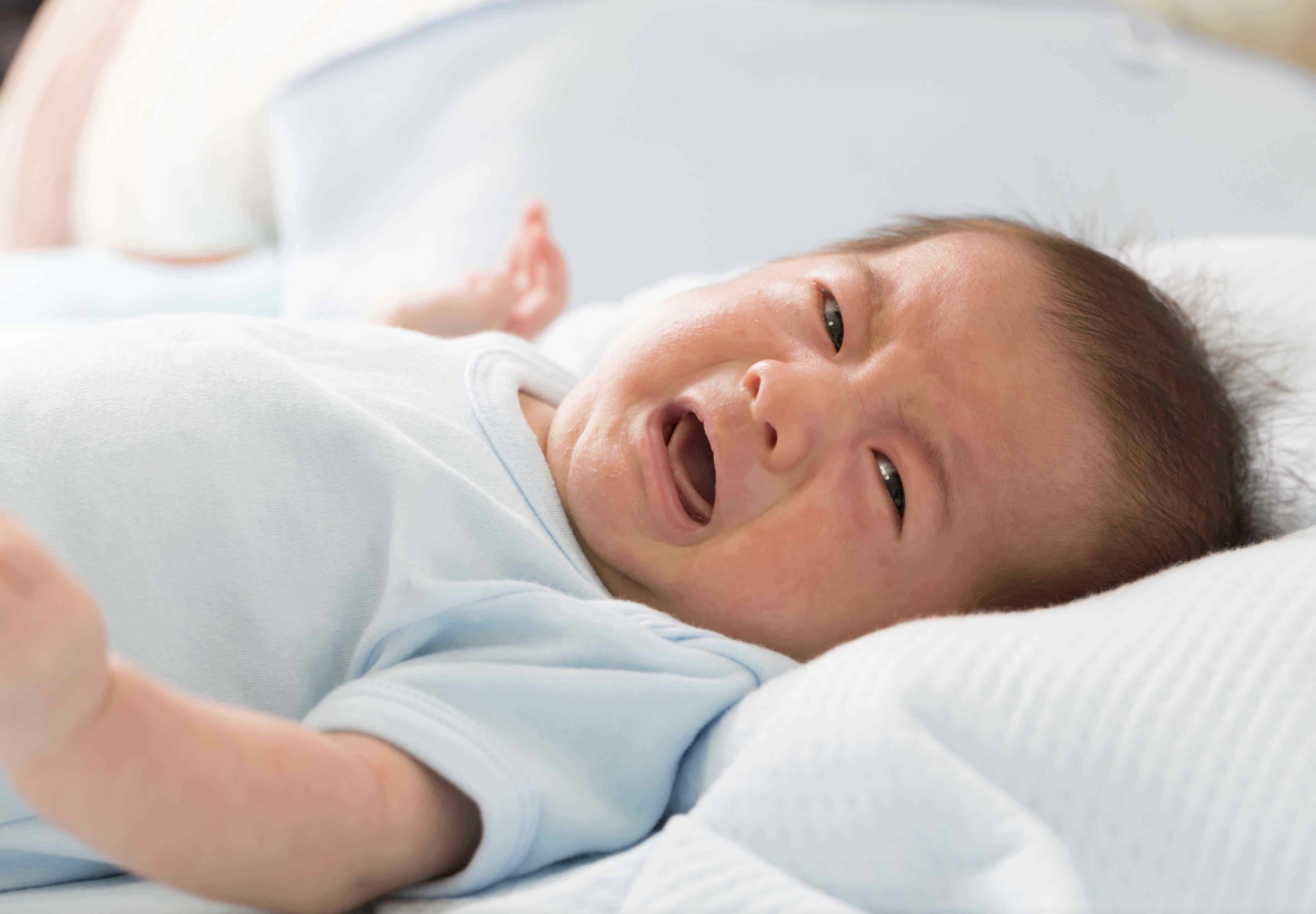 儿子误把502胶水滴眼睛,宝宝误将502滴入眼睛