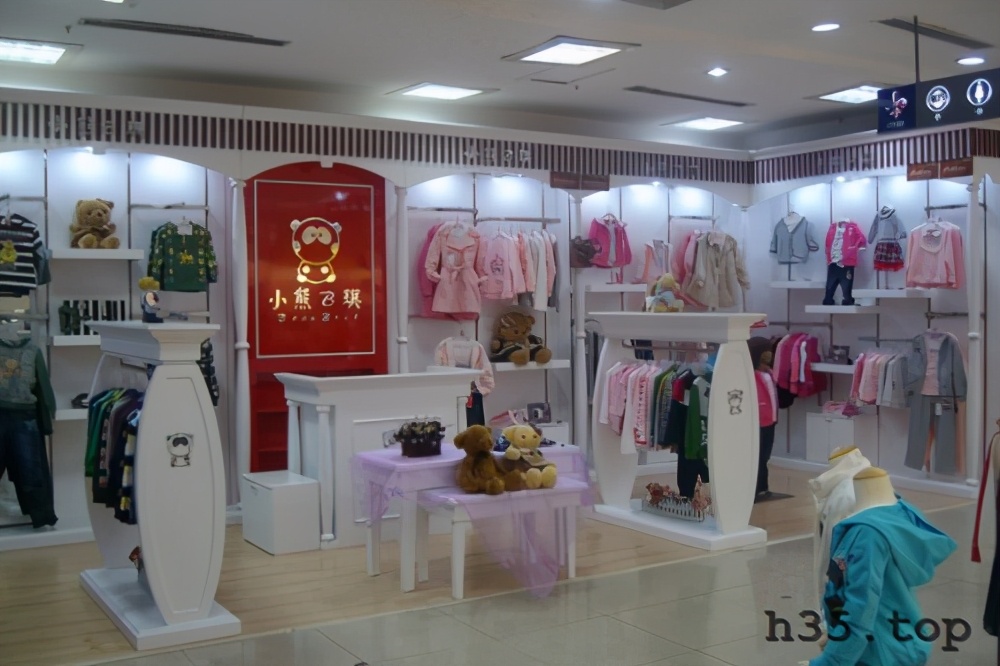 最新童装店双门头装修效果图,童装店怎么装修才有顾客