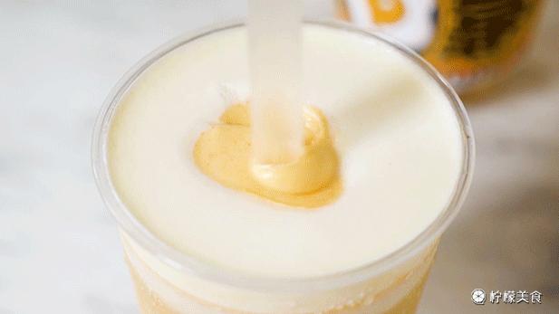 姐妹一夜暴富喝奶茶,富婆喝奶茶