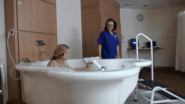 她上传自己水下分娩的片子，百万人观看：我想被温柔以待