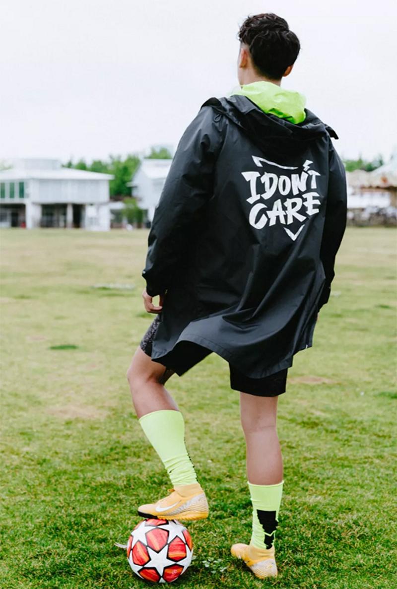 岳云鹏易烊千玺视频,王俊凯易烊千玺雨衣