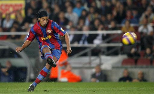 罗纳尔迪尼奥经典足球视频,fifaonline4名人堂罗纳尔迪尼奥