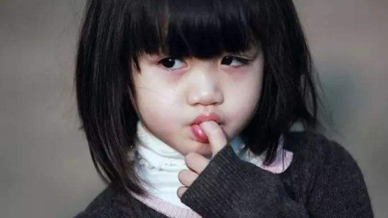 如何让6岁多的孩子戒掉吃手指,3岁小孩吃手指怎么戒掉