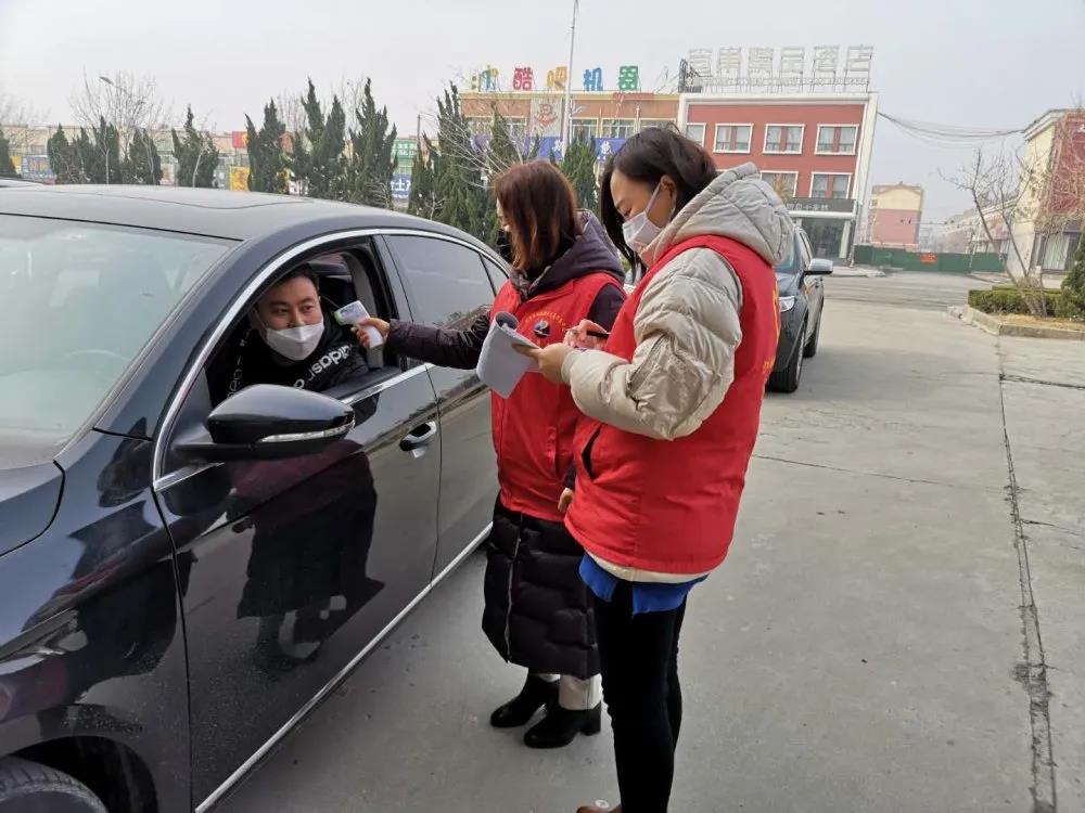 助力重大重点项目复工复产送锦旗,护航企业复工复产企业上门送锦旗