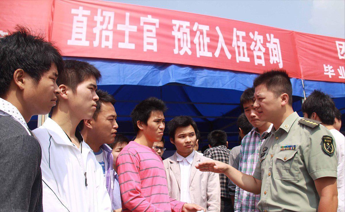 专科大二当兵和大三当兵的区别,专科大三下学期当兵算不算毕业