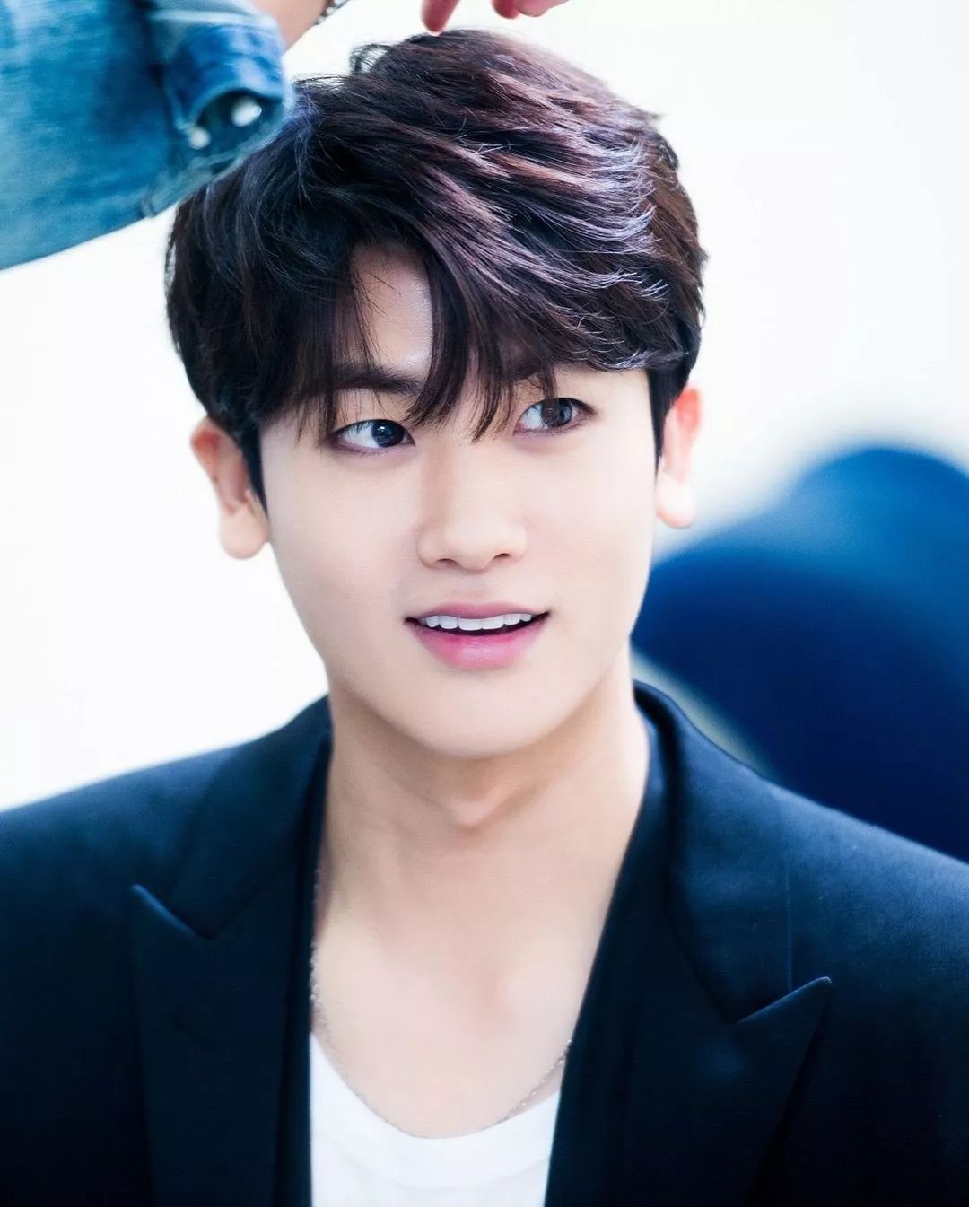 发际线比较高适合什么刘海发型男,发际线低适合什么刘海发型男生