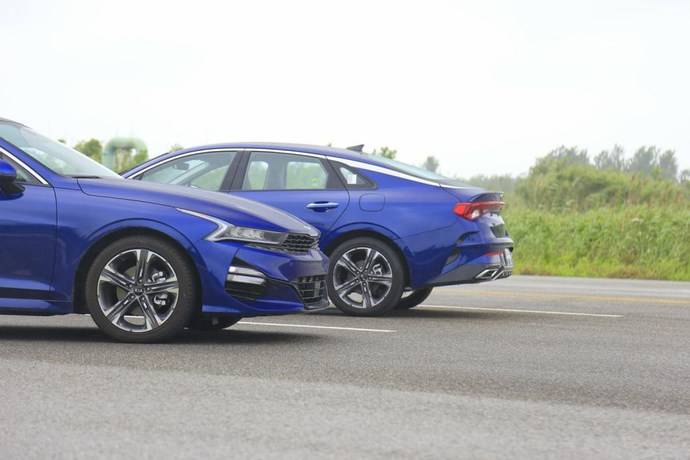 2021起亚k5凯酷1.5焕新版试驾视频,2024款起亚k5夜间第一视角试驾