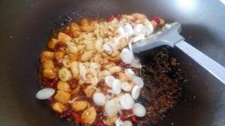 肉食鸡整只怎么做好吃,肉食鸡怎么做不柴