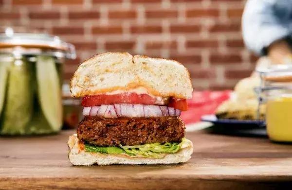 或许这一天已经到了，你吃的这块肉，不属于任何动物