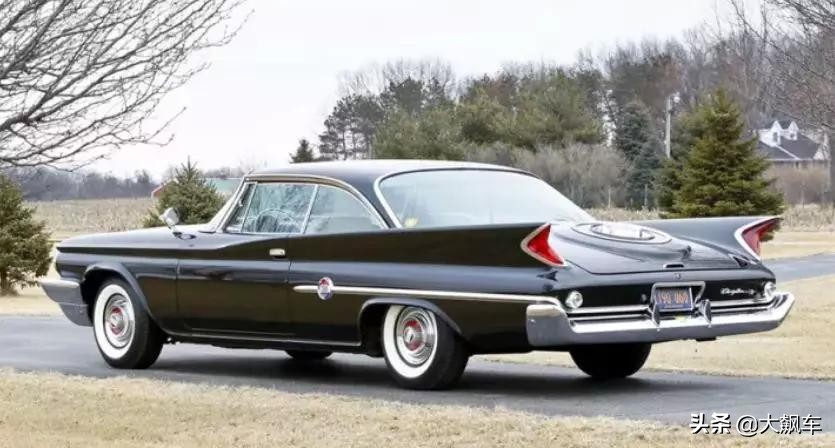 后备箱放备胎地方在哪呢,后备箱下面除了备胎还有什么