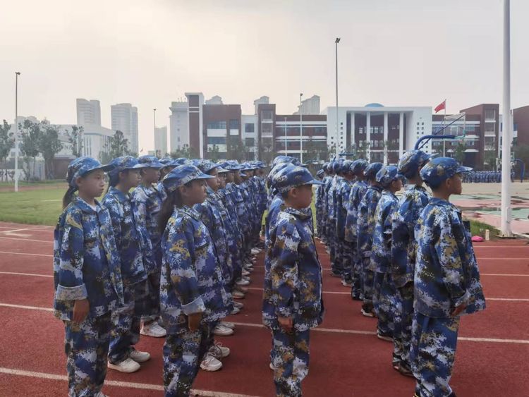 青春在磨砺中成长新高一军训,青春飞扬军训