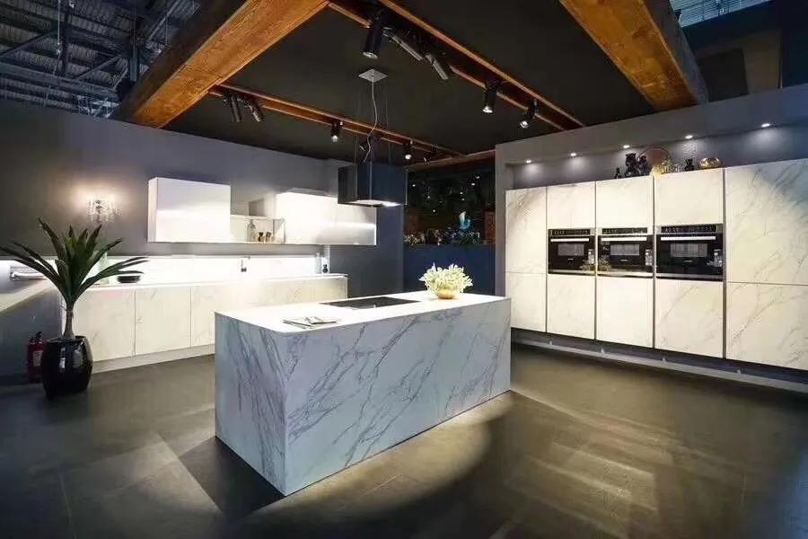 都是比1200×2400mm更大，岩板和大板瓷砖到底有何区别？