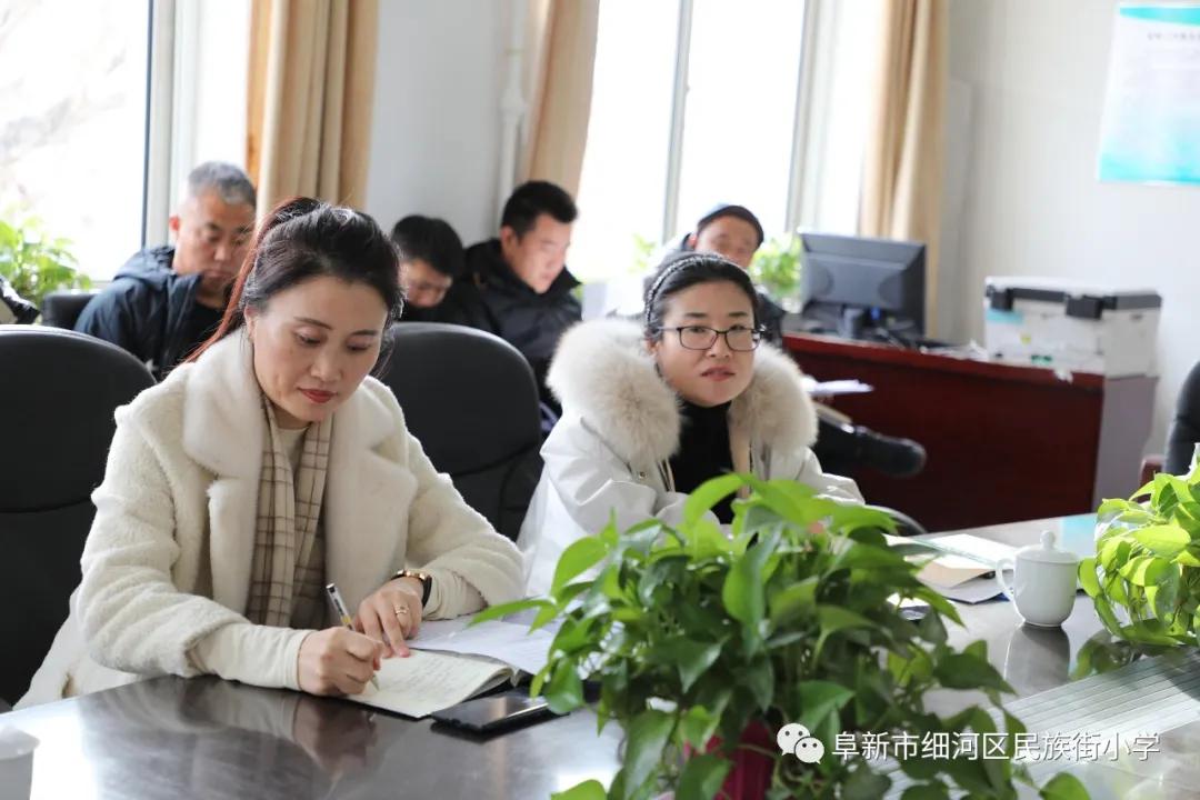 刘阜、罗号名师工作室第一次全体会议在阜新民族街小学教育集团召开