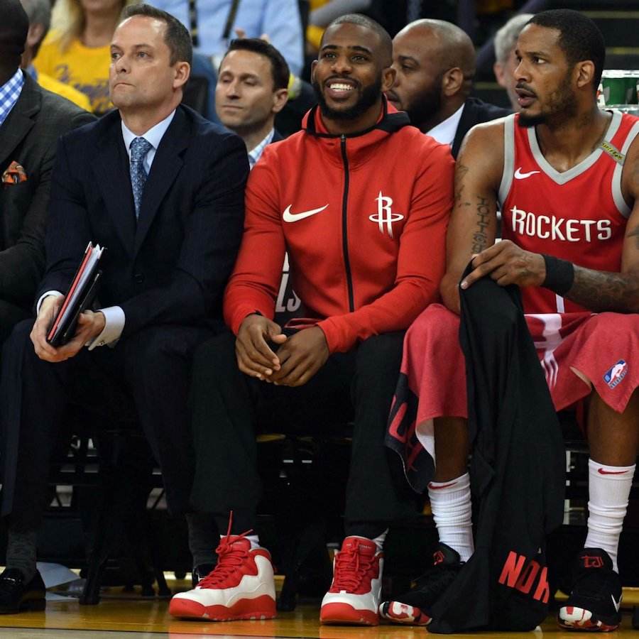 30年从按扣大LOGO变成拉链帽衫NBA出场服老的更霸气新的更舒适